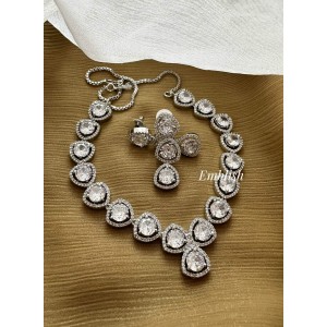 AD Royal Small Droplet Short Neckpiece - White