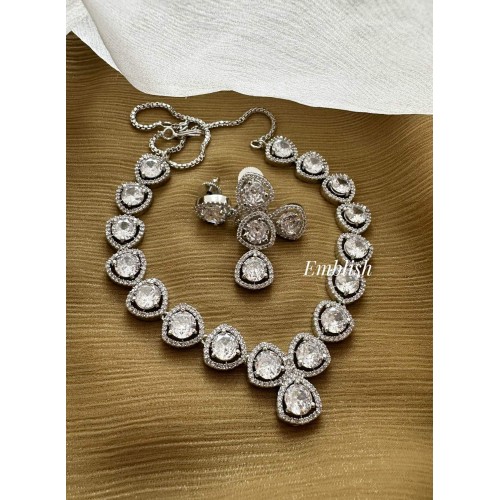 AD Royal Small Droplet Short Neckpiece - White