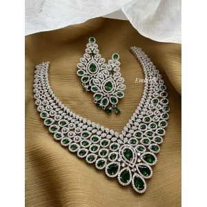 Royal AD V Shape Neckpiece  - Green