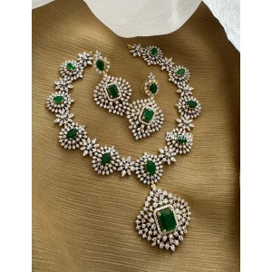 Royal AD Flower Pendant Short Neckpiece - Green