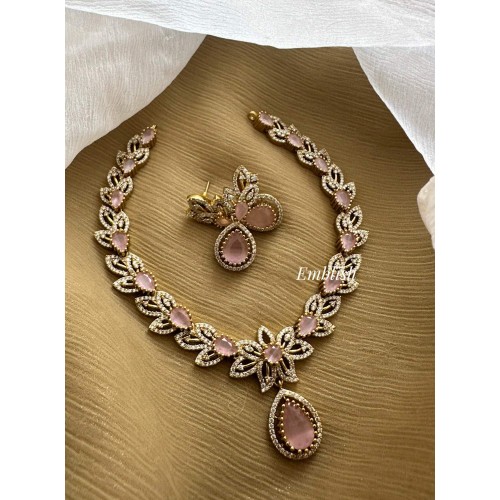 Beautiful Victorian Leaf Tear Drop Short Neckpiece - Pastel Pink