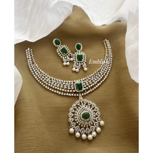 Royal AD Flower Pendant Elegant Short Neckpiece - Green