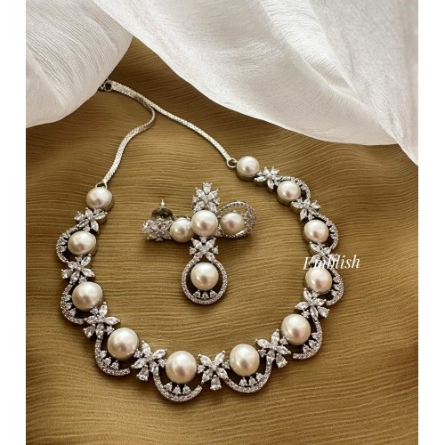 AD Flower Pearl  Embedded silver Tone Neckpiece