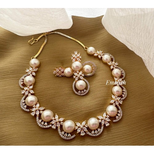 AD Flower Pearl  Embedded Dual tone Neckpiece