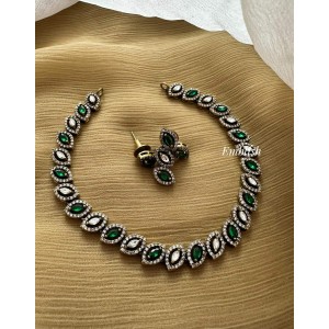 Victorian Leaf Short Neckpiece - Green