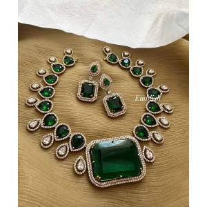 Victorian Double Tear Drop Neckpiece - Green