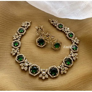 Victorian Miniature Diamond Shape Flower Neckpiece  - Green