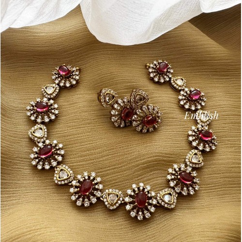 Victorian Beautiful Flower Short Neckpiece - Red