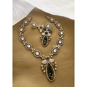 Victorian Dancing Peacock Tear Drop Short Neckpiece - Green