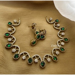 Victorian Flower with Oval Shape Drop Neckpiece - Green