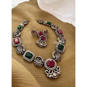 Miniature Royal Victorian Flower Peacock Neckpiece - Red with Green